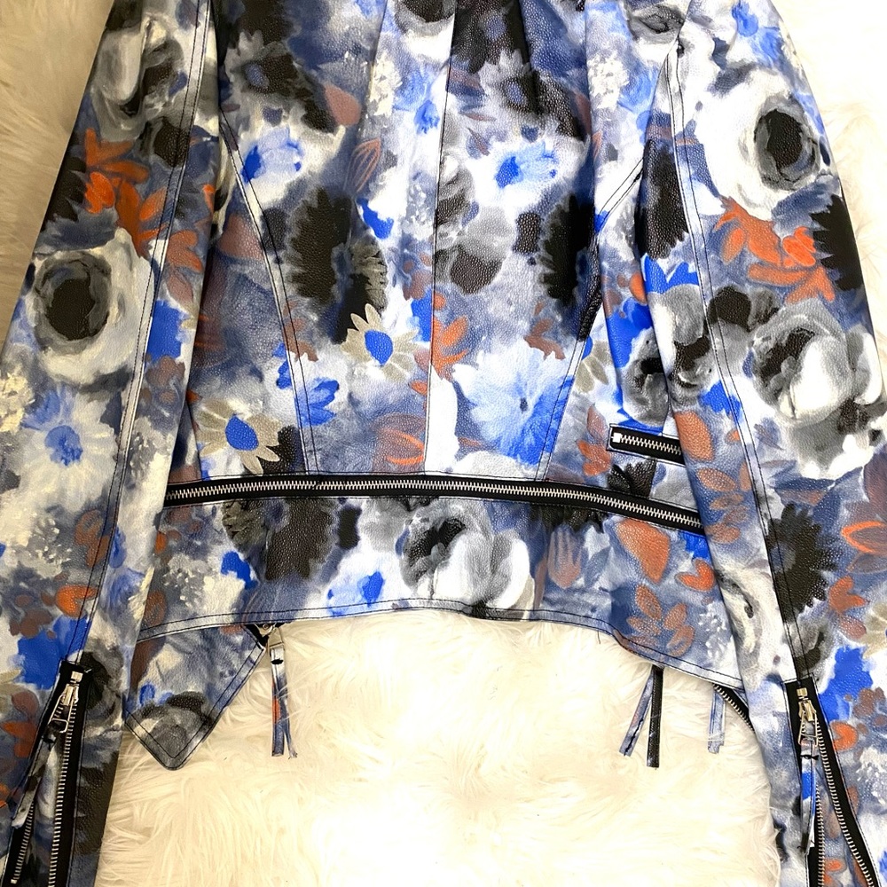 Female jacket - Picture 3 of 5